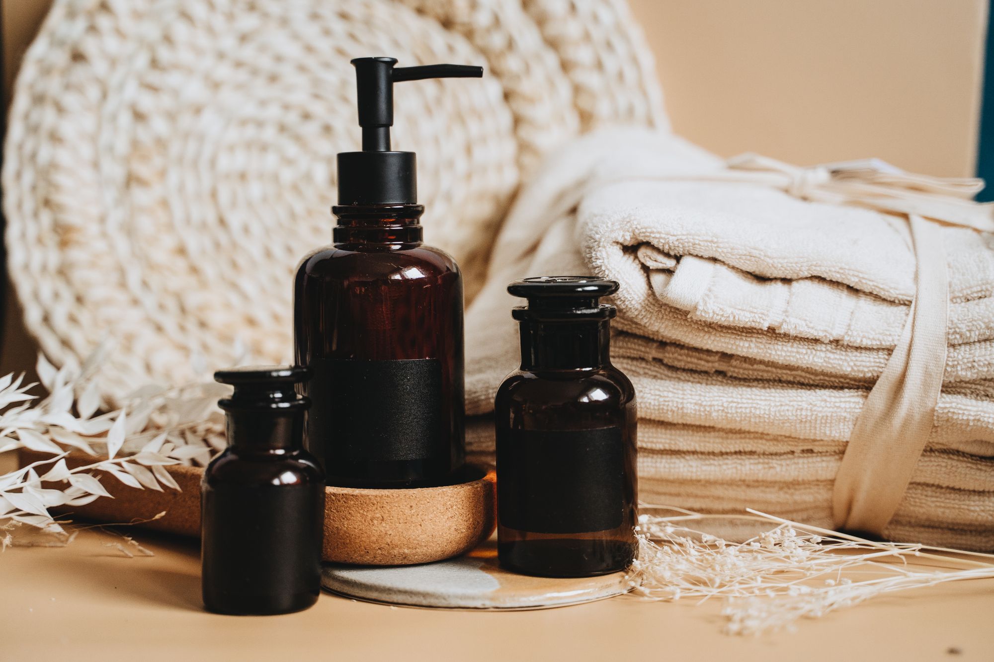 Productos de spa y toallas recién dobladas